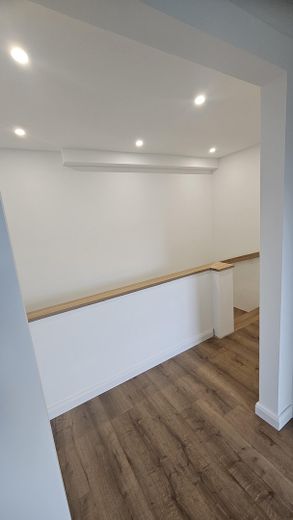 Stilvoll kernsaniert – helle Maisonettewhg m. neuer EBK, Balkon & Terrasse im begehrten Geteviertel – Flur Ansicht 1