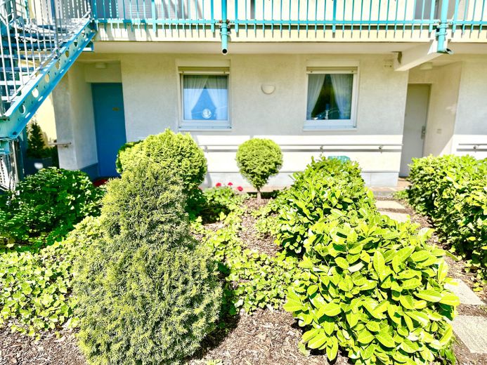 Große Terrasse! Stilvolle 2-Zi.-Garten-Whg m. EBK u. guter Infrastruktur - N/West – Wohnungseingang