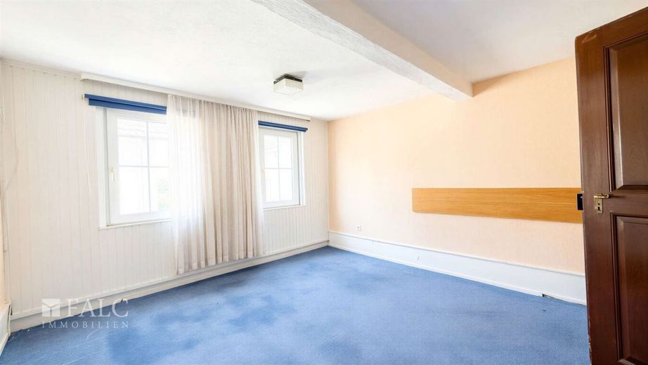 Spełniaj marzenia mieszkaniowe: przestronna działka (846 m²) o historycznym charakterze – Schlafzimmer