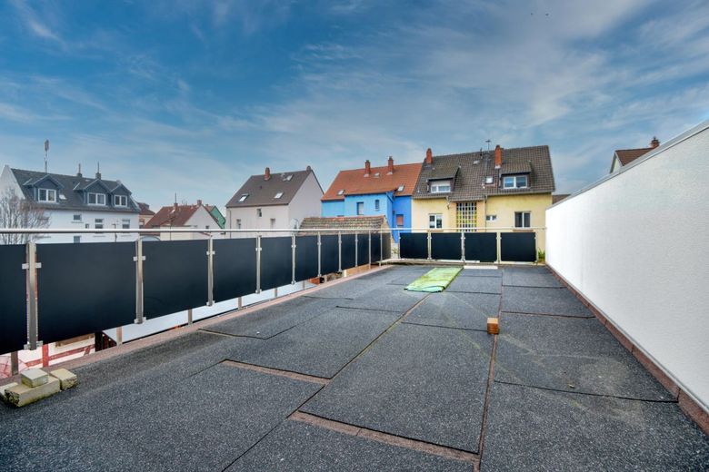 Bezugfsfreie 6 ZKBB mit XL-Panoramaterrasse &amp; Gemeinschaftsgarten | Gepflegtes 2FH mit Garage – Terrasse