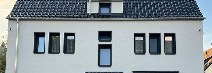 Frisch modernisierte 2,5-Zimmer-Dachgeschosswohnung in Dortmund-Brackel – sofort bezugsfrei – Außenansicht des Gebäudes