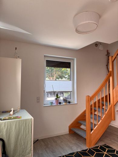 **FLATERATE MIETE!** 2R. Wohnung (BJ2019), inkl. hochwertiger Küche (EBK), FBH, Wallbox, – großer Flur