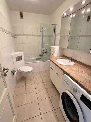 Appartamento di 3 locali senza provvigione nel verde di Amburgo-Niendorf - ristrutturato – Badezimmer