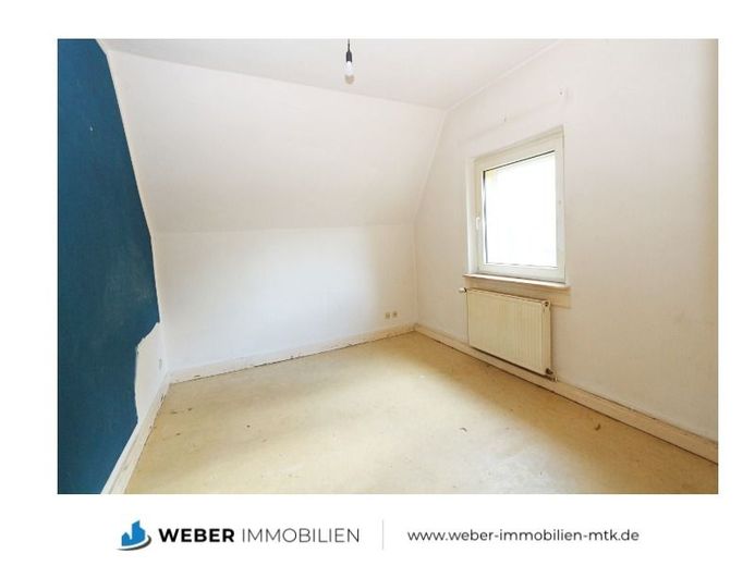 ZWEI Doppelhaushälften auf RIESIGEM SONNEN-Grundstück in ZENTRALER Lage – Schlafzimmer  2, Haus 2