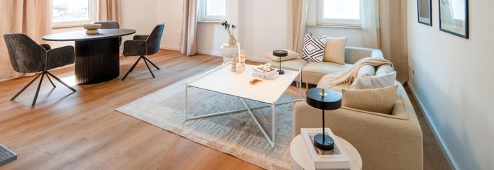 Casa unifamiliar sin comisión con jardín: renovada y lista para entrar a vivir – Wohnzimmer