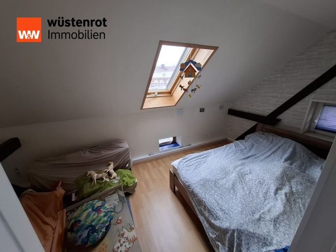 Mehr Wohnraum, mehr Lebensqualität - Modernisiertes Haus mit komfortablen Extras! – Schlafzimmer OG