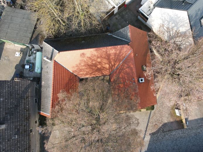 Historisches Dorfhaus-Ensemble mit Hofcharakter - Wohnen &amp; Arbeiten im Salzatal – Vogelperspektive