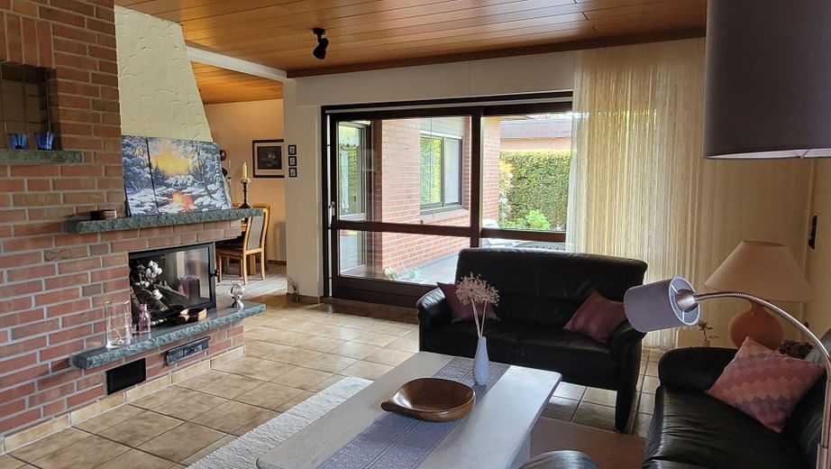 Gepflegter Bungalow mit Einliegerwohnung auf Erbpacht-Grundstück in Alt-Marl ohne Maklergebühren – Wohnzimmer