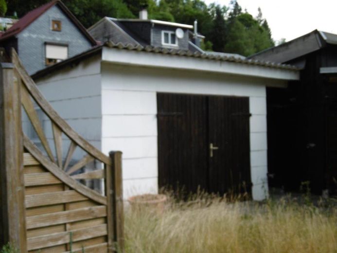 Freistehende zweite Garage 