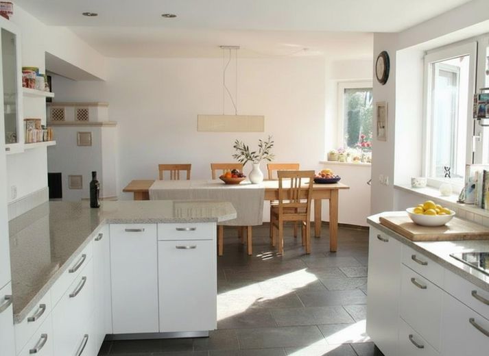Ihr neues Zuhause in Grünwald: Großzügiges Einfamilienhaus ab Herbst verfügbar – Küche/Essen