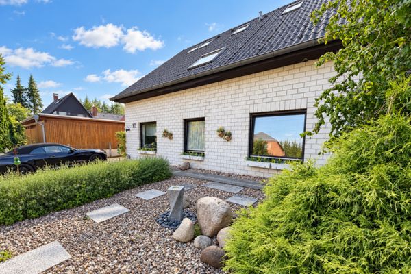 Kirchlinteln! Großzügiges Einfamilienhaus mit separater Einliegerwohnung