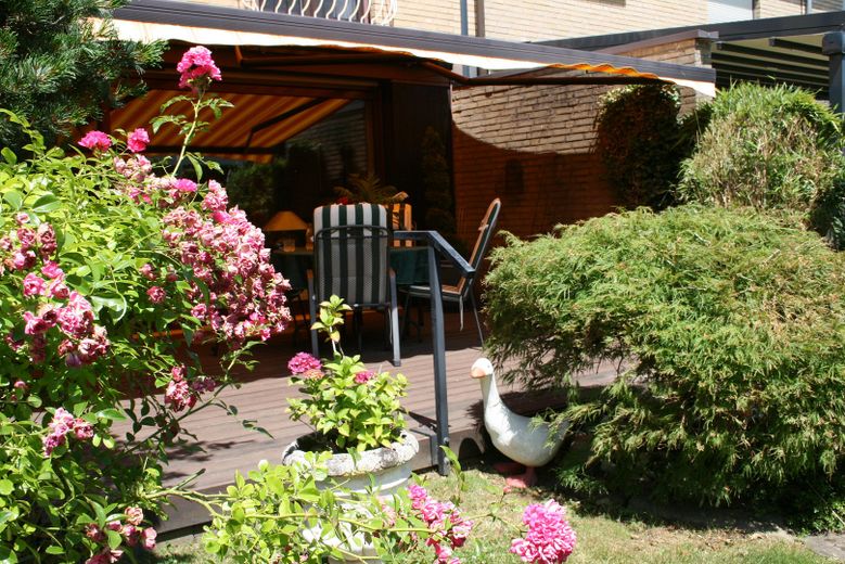 PROVISIONSFREI! Außergewöhnlich gepflegtes Reihenhaus,schöne Sonnenterrasse,Garten,Garage – schöne Terrasse