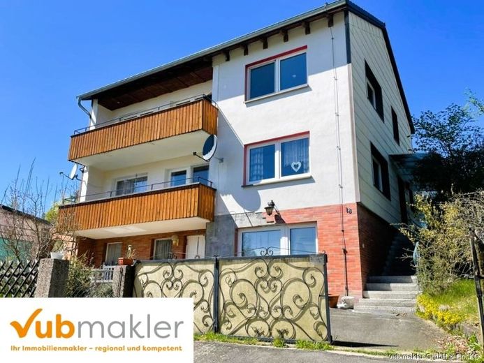 Familienfreundliches Zuhause mit Balkon, Terrasse und vier Garagen in Neuenreuth – Foto 1