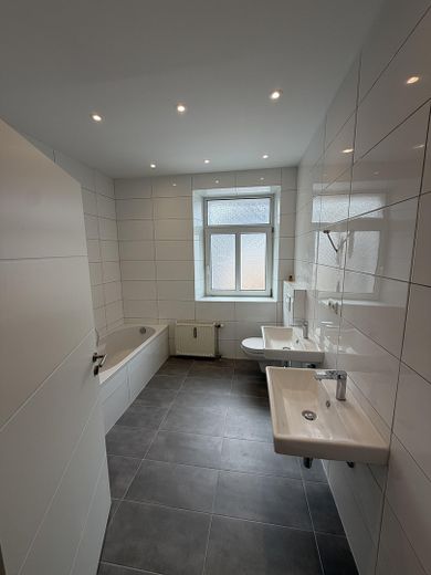 Kernsanierte 3 Zimmer Wohnung - WG geeignet – Foto 1