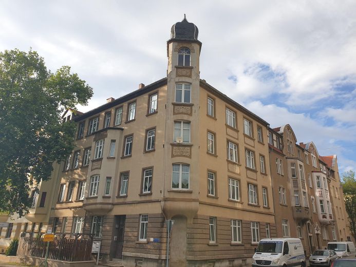 Schöne, modern renovierte 4-Zimmer-Wohnung zu vermieten – Hausansicht von außen