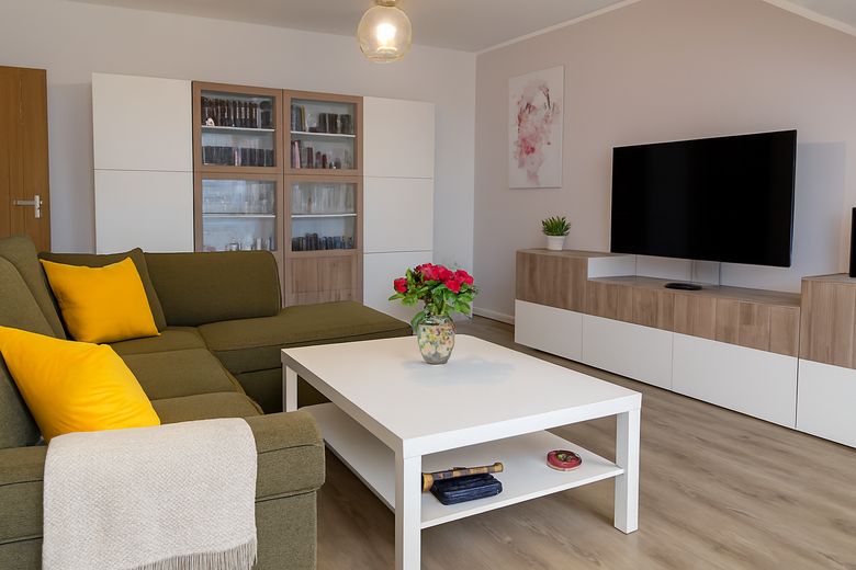 Wohnen / Holzmöbel vor Ort