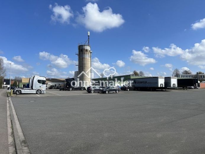 4,000 m² logistics space with top connectivity incl. 200 m² office unit for rent – Photo 1