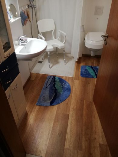 attraktive Senioren 3-Zimmer-Wohnung in Lorch mit Aufzug – Bad