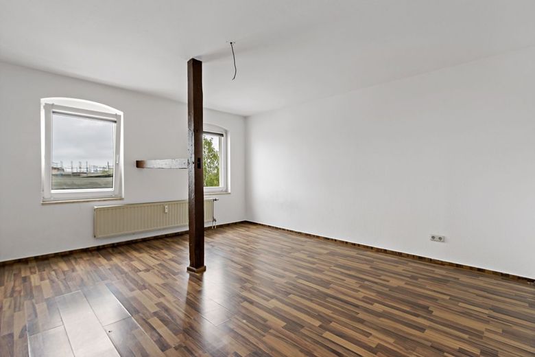 Gut geschnittene 2,5-Raumwohnung mit Einbauküche in der Torstraße! – Wohnzimmer