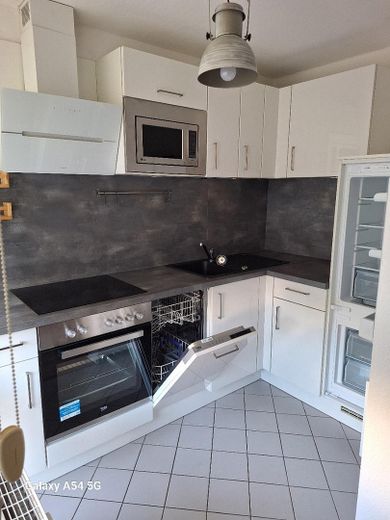 Appartamento completamente arredato sull’isola della Leine - 2 locali, 55 m² con terrazza e posto auto in garage sotterraneo – Küche