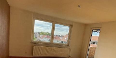 Provisievrije, lichte 3-kamerwoning met Miele-keuken & uitzicht op de bergen – direct beschikbaar! – Wohnzimmer