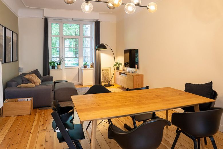 bijou ancien rénové directement au Hammer Park – Wohn- Esszimmer