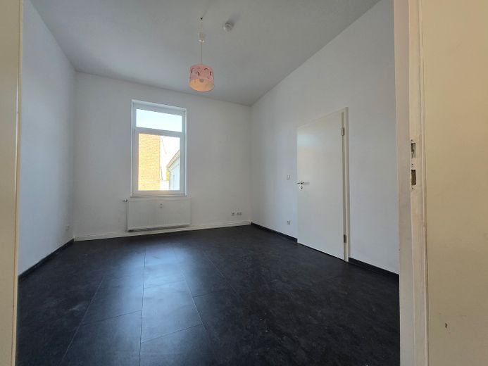 WG-geeignete ruhige und helle 3-Zimmer-Wohnung im 1. OG in Duisburg Alt-Homberg – Schlafzimmer Hofseite