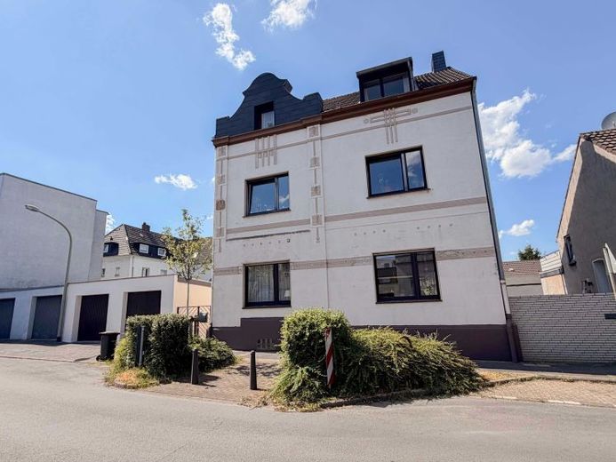 Dom dwurodzinny z ogrodem, 2 garażami i rezerwą rozbudowy na poddaszu w Duisburgu-Alt-Homberg – Zdjęcie 1