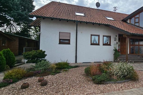 1 bis 2 Familienhaus + Einliegerwohnung