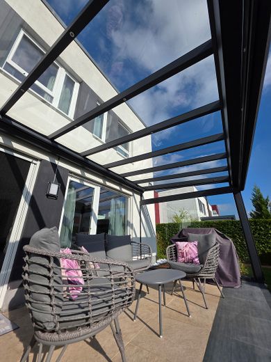 Provisionsfrei: Moderne DHH mit PV-Anlage, Energieeffizienzklasse B, nahe Öjendorfer See – Terrassenüberdachung