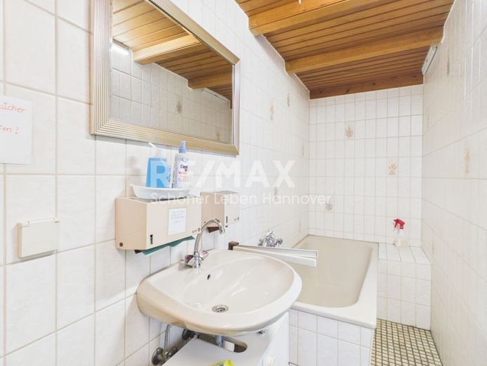 Ehemalige Praxis mit Terrasse- vielseitig nutzbar im Zentrum von Rodenberg – Badezimmer