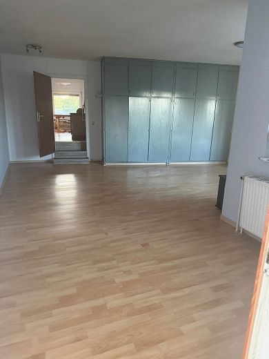 Piso de 3 habitaciones, cocina y baño cerca del aeropuerto de Hahn – Foto 10
