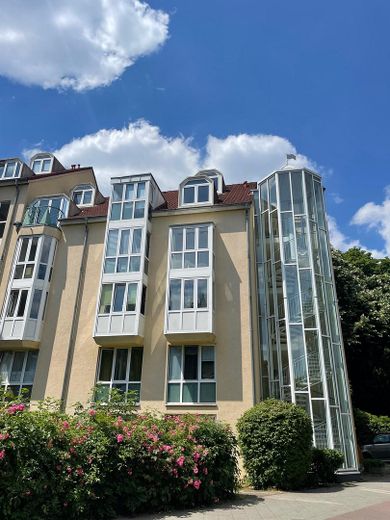 Muy bonito piso de 2 habitaciones con vistas al parque urbano de Aquisgrán, incl. muebles y cocina amueblada – Außenansicht 3