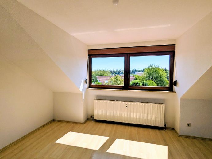 Helle 3-Zi.-Wohnung + West-Balkon & TG-Stellplatz – Wohnzimmer Essbereich