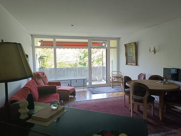 Lichtdurchflutete 4-Zimmer-Wohnung mit Loggia und Blick ins Grüne – Foto 2
