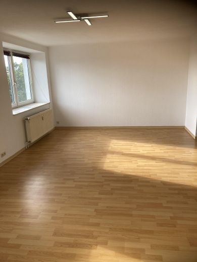 Appartamento di 2 locali con splendida vista sul verde – Wohnzimmer ohne Möbel