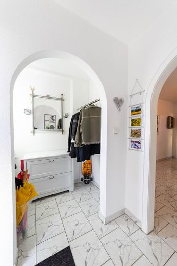 Im Grünen leben - mitten im Zentrum (maklerfrei)  - inkl. 85qm Einliegerwohnung – Eingang / Windfang