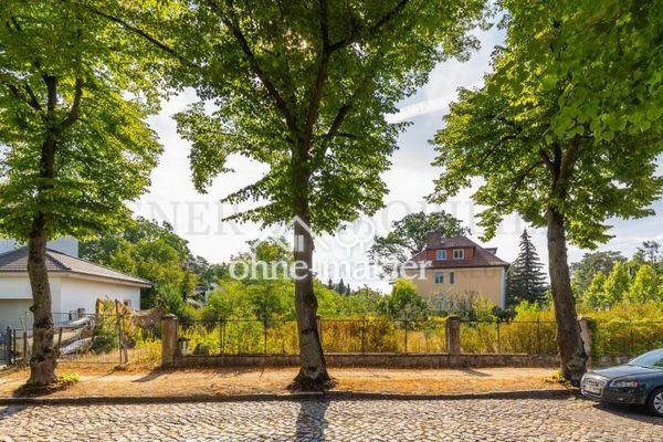 Grundstück für ein kleines MFH, Gewerbe, Villa. Provisionsfrei nur 200 Meter zum Wasser.