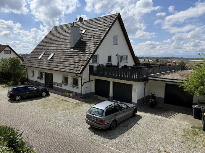 Eingangsseite mit Giebelseite 