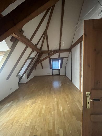 Einzigartig DG-Wohnung im nur 2 OG. mit 30m² Dachterrasse & Kamin in Burgdorf-Kernstadt – Kinder oder Arbeitszimmer
