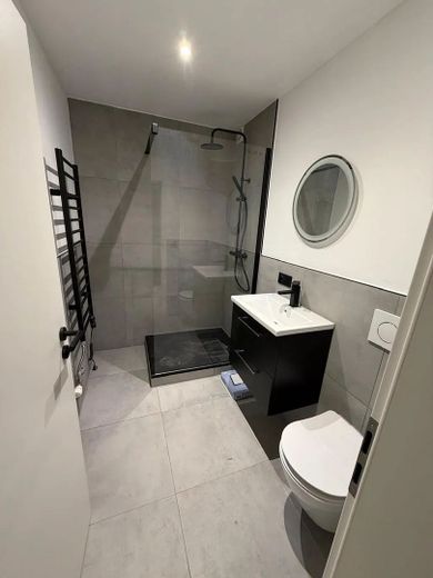 Möbliertes WG-Zimmer in ruhiger Wohnlage/ Gustav-Otto-Bogen 15, München / Zi.4 – Badezimmer
