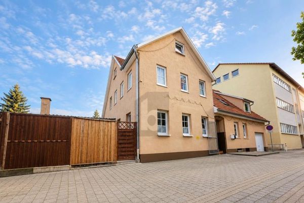 VIEL PLATZ FÜR FAMILIE UND ARBEIT