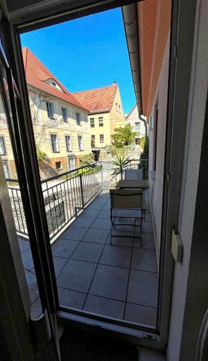 Zabytkowy budynek mieszkalno-usługowy położony dokładnie naprzeciwko zamku Klippenstein – NB. 1. OG Balkon