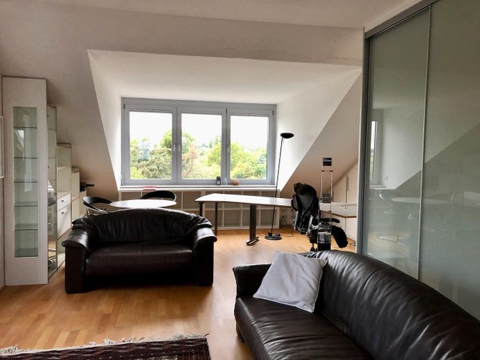 Sonniges Reihenendhaus mit Atelier - ruhige, familienfreundliche Lage, Garten & Blick über Skyline – Dachgeschoss mit Westgaube