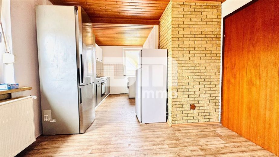 Gepflegtes Ein- bis Zweifamilienhaus mit Ladeneinheit in Dassel-Hilwartshausen – 1.OG Küche / Mit Küchenzeile
