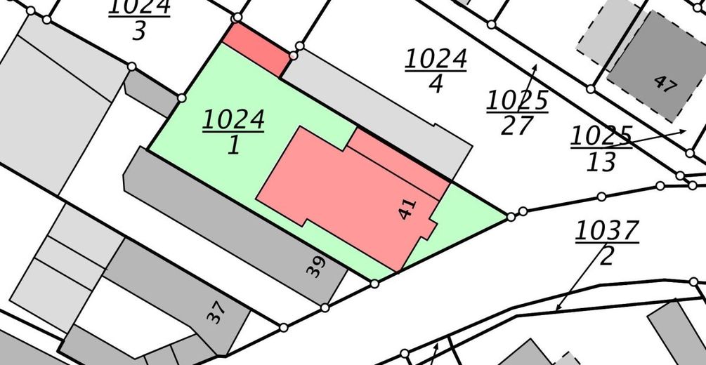 Schönes Mehrfamilienhaus-Sanierungsobjekt mit Garten, Brunnen, Stellplätzen – Grundstück Hauptstraße 41