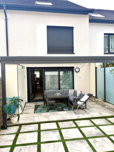 Reihenmittelhaus zu verkaufen – Terrassendach inkl. Markise