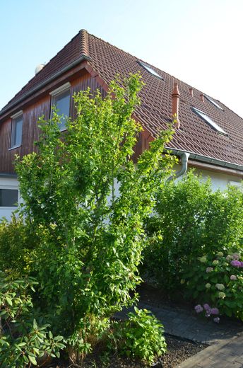 Vorderseite Haus mit Garage