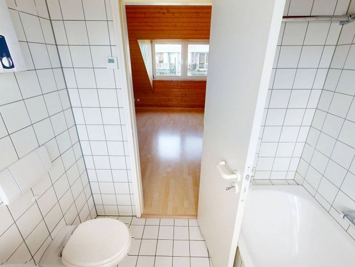 Tolle 2-Zi.-Maisonettewohnung mit BALKON und Wannenbad – Ansicht II: Bad