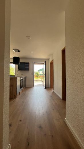 Lichtdurchflutete 2-Zimmer-Wohnung mit Terrasse – Flur